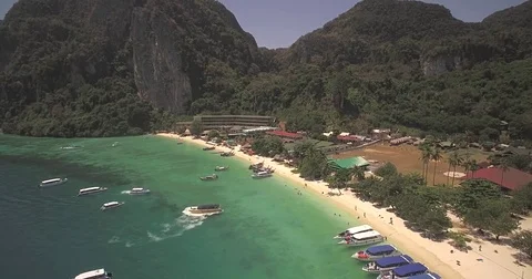 Limestone Cliffs Overlooking Ton Sai Bay, Phi Phi Islands, Drone Footage Video stock 75696698