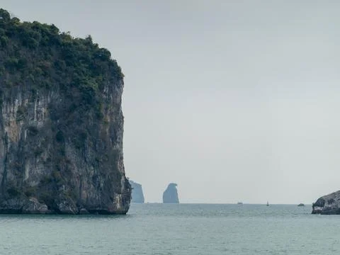 Limestone Karst Cliffs and Sea Stacks in Ha Long Bay Vietnam 写真素材