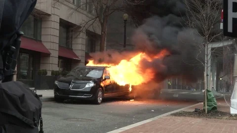 Limousine in Flames Inaugural Protests 스톡 동영상 71801142