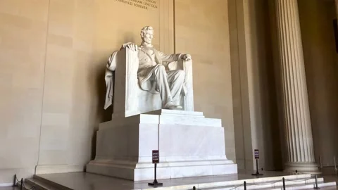 Lincoln Memorial interior left to right pan of the Abraham Lincoln statue Video stock 134222226