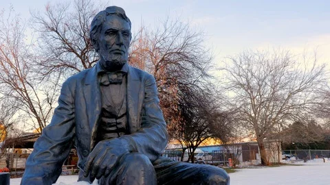 Lincoln Statue Tilt Up 스톡 동영상 99814734