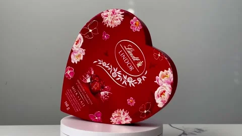 Lindt Lindor Chocolates for Valentines Video stock 233120908