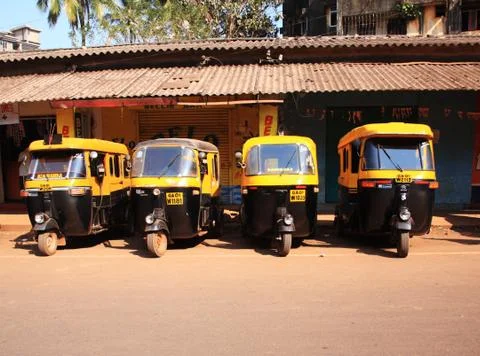 Line of auto rickshaws india Stock Photos