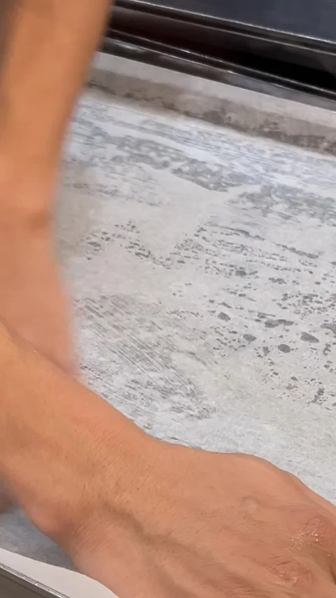Line a baking sheet with parchment paper 動画素材 309258353