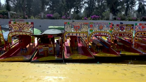 Line Of Empty Trajinera Boats At A Dock In Xochimilco, Mexico City Stock Footage 154664393