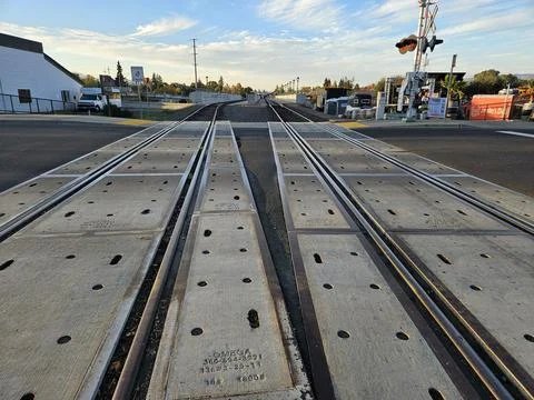 Line formation by train tracks in an intersection 스톡 사진
