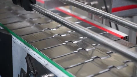 Line of pouring liquid into plastic bottles Video stock 137390174