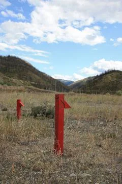 A line of Red posts on a hill. Foto stock