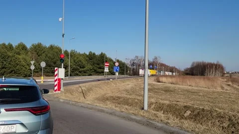 Line Up at Ukraine Border in Poland to Help Ukrainians and Deliver Goods Vídeo Stock 221122634