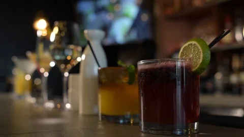 Line of various drinks on bar 库存影片 125901302