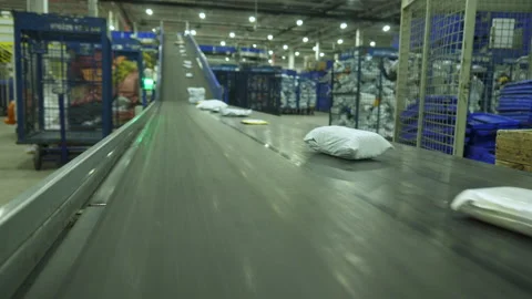 Linear conveyor for mail sorting. Sorting mail packages for parcels. Mail 動画素材 148312851