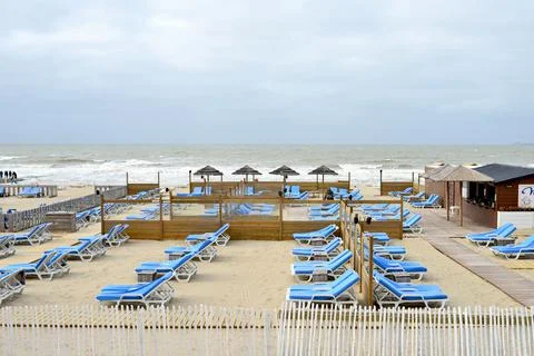 Lined up chairs on the beach Foto stock