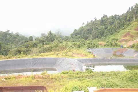 Lined tailings or process water ponds at tropical gold mine Foto stock