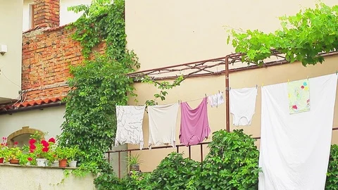 Linen to dry on the street 動画素材 78220972