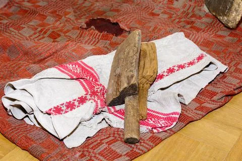 Linen. Manual processing of flax. Ruffled. Wooden fixture with a handle. Weav 스톡 사진