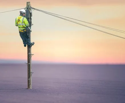 Lineworker In A Remote Desert Location Stock-Fotos