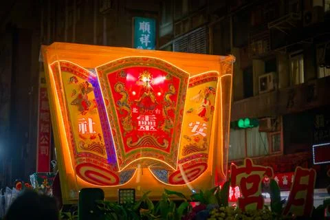 Linganshi Triptych Deity Lantern Float Glowing in Orange LED Light at Night Fotos de archivo