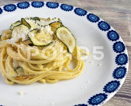 Linguine alla Nerano, typical dish from Campania, Italy Stock Photos