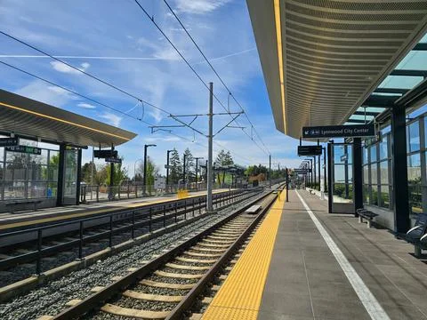 Link Light Rail Station Platform With Tracks And Overhead Wires In Washington Stock Photos