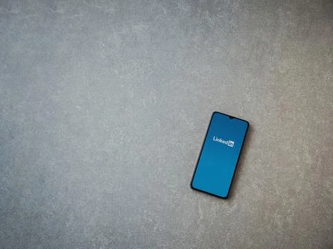 LinkedIn app launch screen on smartphone on ceramic stone background Foto stock