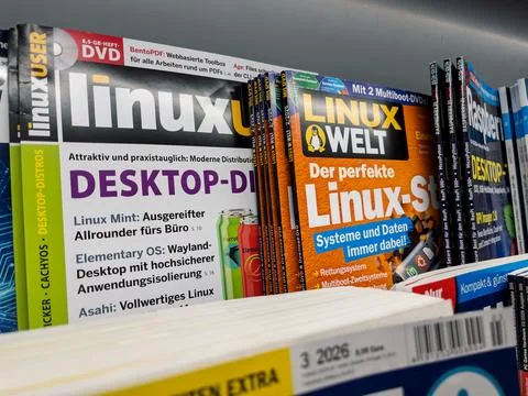 Linux Magazines Displayed on a Rack in a Store Stock-Fotos