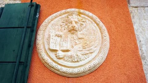 Lion in circular shape bas relief art Stock Photos