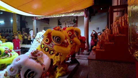 Lion dance performance at Goddess of Mercy Temple Видео 327804864