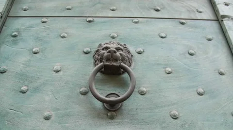 Lion doorhandle 스톡 동영상 62200473