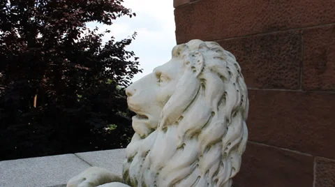 Lion Sculpture With Tilt Down - Head to Foot (93) Видео 33841499