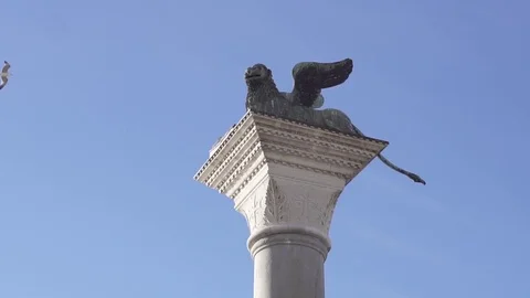 Lion statue Stock Footage 82432065