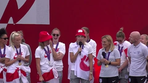 Lionesses react to Euro 2022 win during London celebration Video stock 202264992