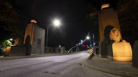Lions Gate Bridge at night time lapse, car light trails, suspension bridge Video stock 247645026