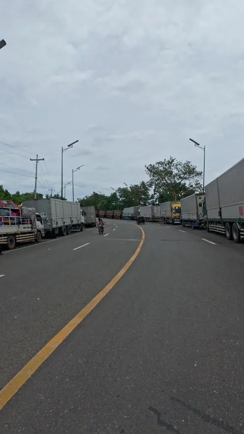 Lipata Port, Philippines 2005/07/20 Stranded Vehicles Stock Footage 313526680