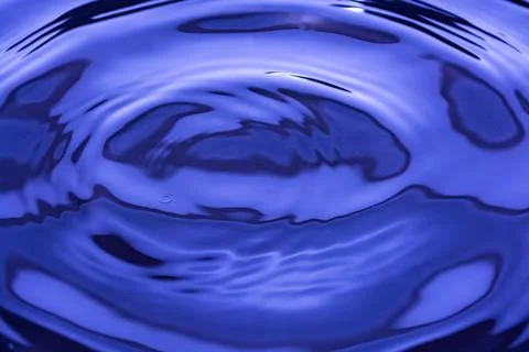 Liquid blue background with glitter. Small waves. 库存插图