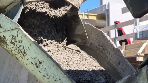 Liquid Concrete Flowing from Discharge Hopper of Mixer Truck 库存影片 334062193