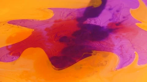 Liquid paint mixing artwork with splash and swirl Video stock 165144578