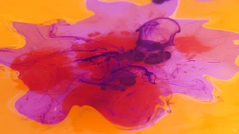 Liquid paint mixing artwork with splash and swirl Video stock 165144864