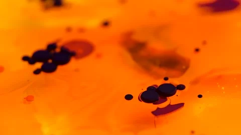 Liquid paint mixing artwork with splash and swirl Video stock 165175624