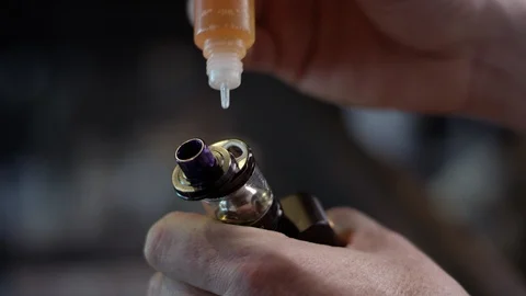 Liquid pouring into an electronic cigarette atomizer 스톡 동영상 120007212