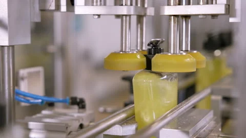 Liquid washing detergent production. Video stock 246566052