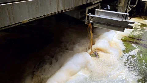 Liquid waste drainage of dissolved beechwood tar and foam during factory cleanin Video stock 330754271