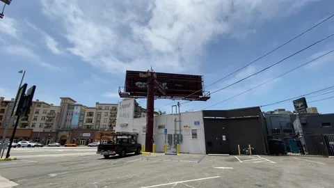 Liquor Store at Intersection Video stock 132839373