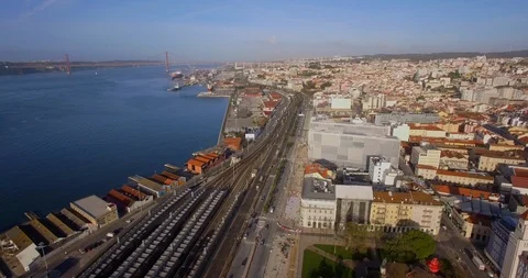 Lisbon Cais do sodre train arival Stock Footage 91221169