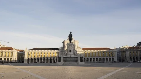 Lisbon empty Praça do Comércio at Sunrise Vídeos de archivo 124463827