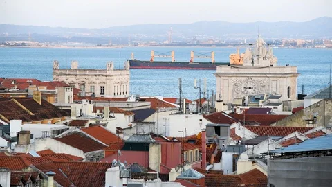 Lisbon rooftops Stockbeeldmateriaal 129039665