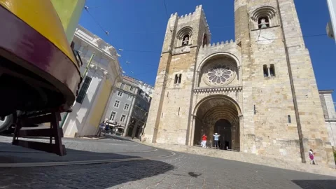Lisbon Tram 28 passing in front of the Cathedral (Se) in Lisbon 動画素材 197508753