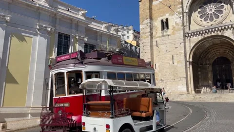Lisbon Tram 28 passing in front of the Cathedral (Se) in Lisbon 動画素材 197508757