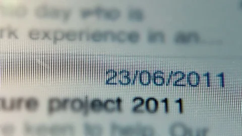 List of inbox emails on computer screen Видео 72251685