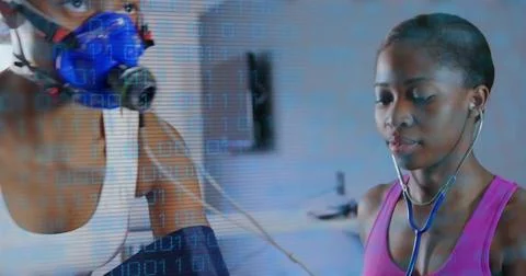 Listening doc pink-tank using stethoscope lab patient blue-respmask BP-cuff Foto stock