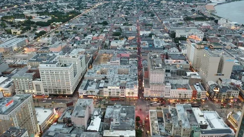 Lit bar street cutting through the French Quarter grid Vídeo Stock 111478600